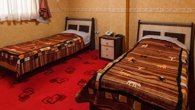 اتاق دو تخته توئین هتل صدرا شیراز